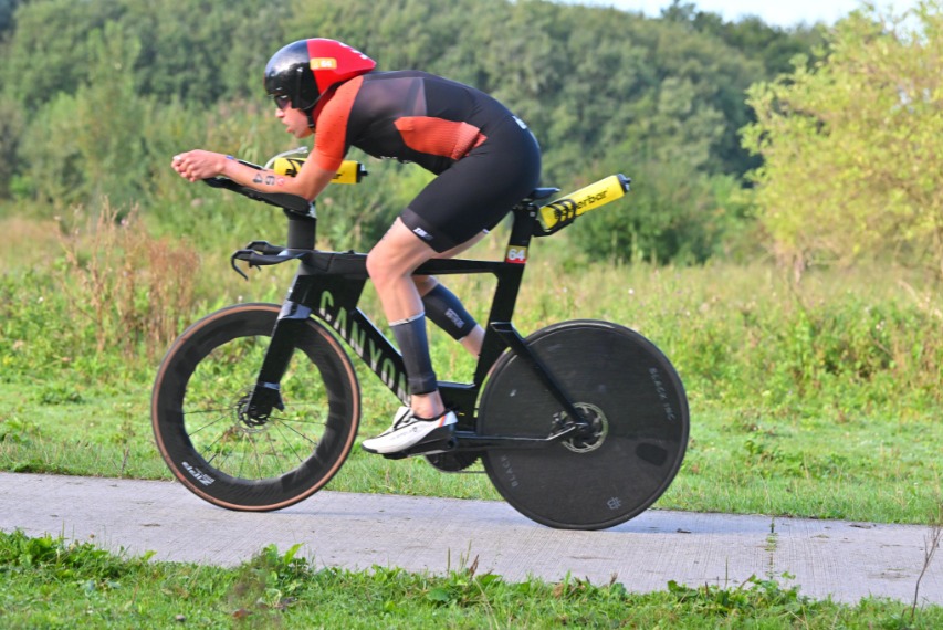 Professional aerodynamic cycling position in race conditions
